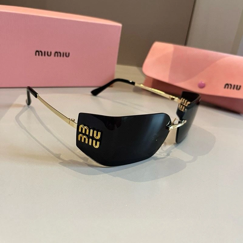 Casual Miu Miu Sunglasses 281525
