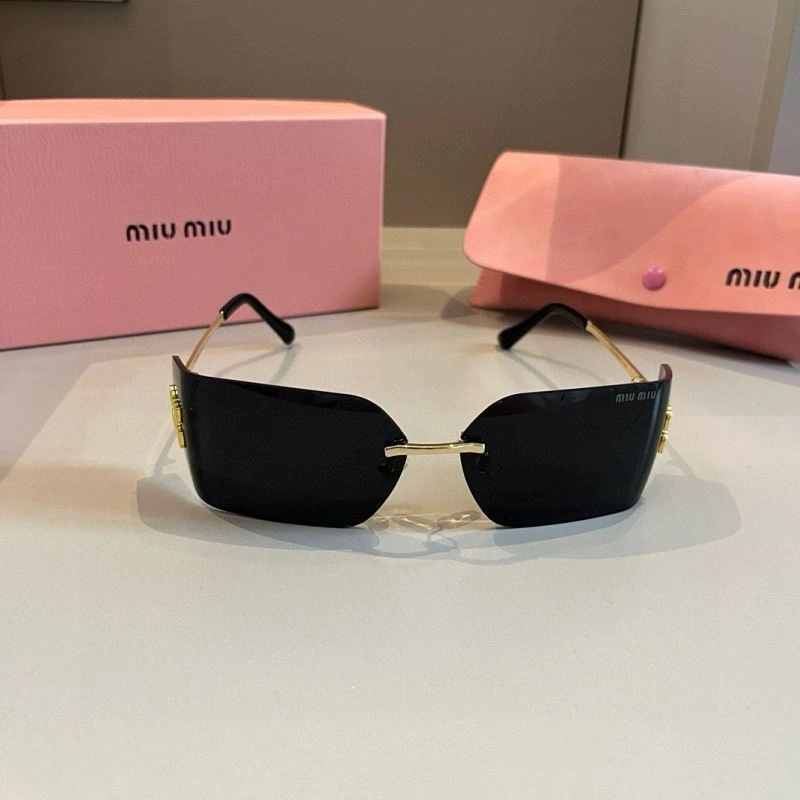 Casual Miu Miu Sunglasses 281525
