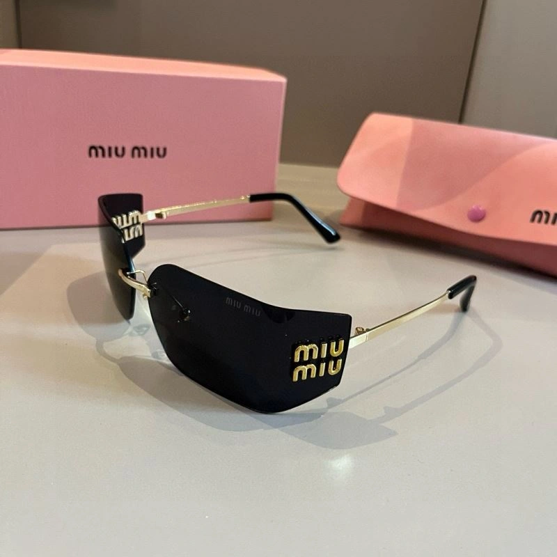 Casual Miu Miu Sunglasses 281525
