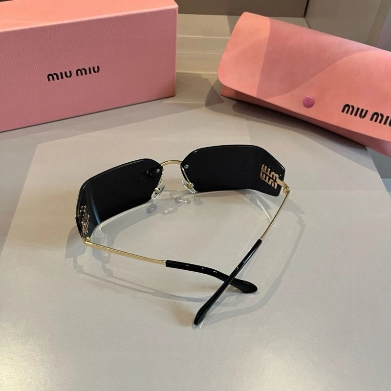 Casual Miu Miu Sunglasses 281525