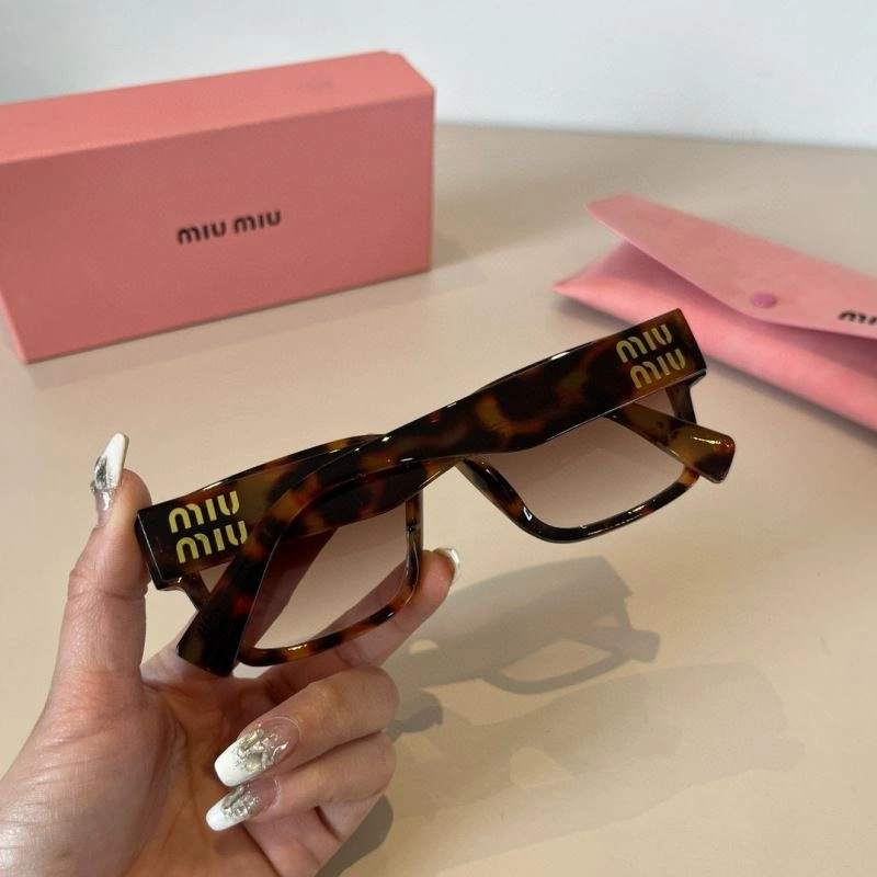 Miu Miu Sunglasses WellDesigned 281517