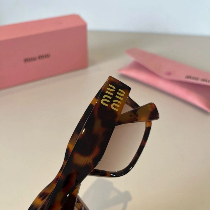 Miu Miu Sunglasses WellDesigned 281517