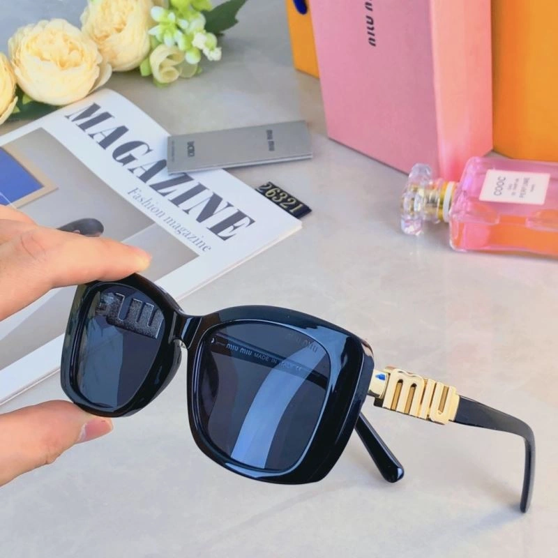 Miu Miu Sunglasses EasyMatch 281535