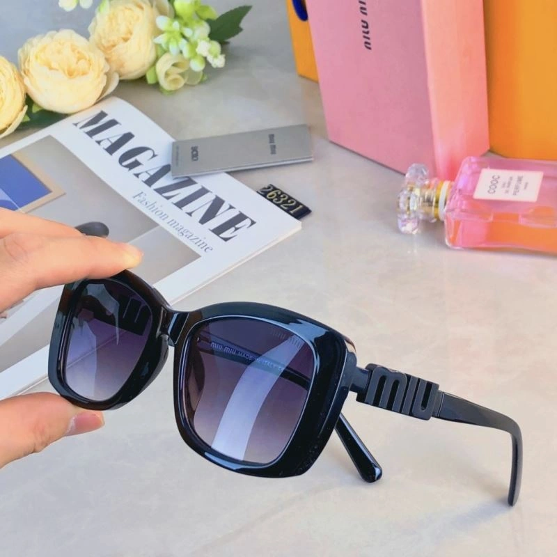 Miu Miu Sunglasses EasyMatch 281535