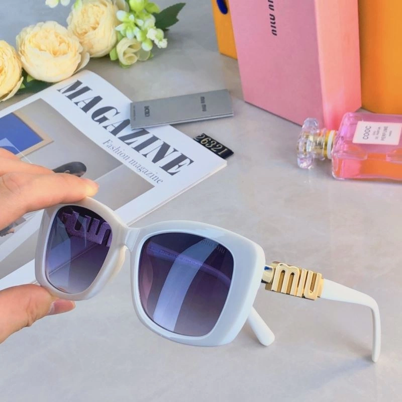 Miu Miu Sunglasses EasyMatch 281535
