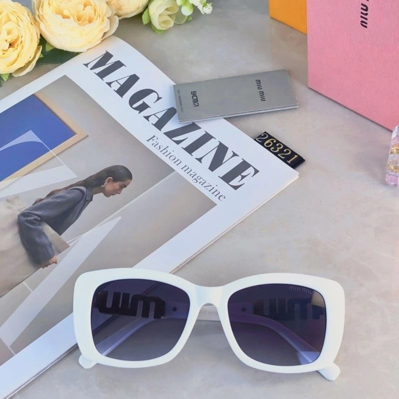 Miu Miu Sunglasses EasyMatch 281535