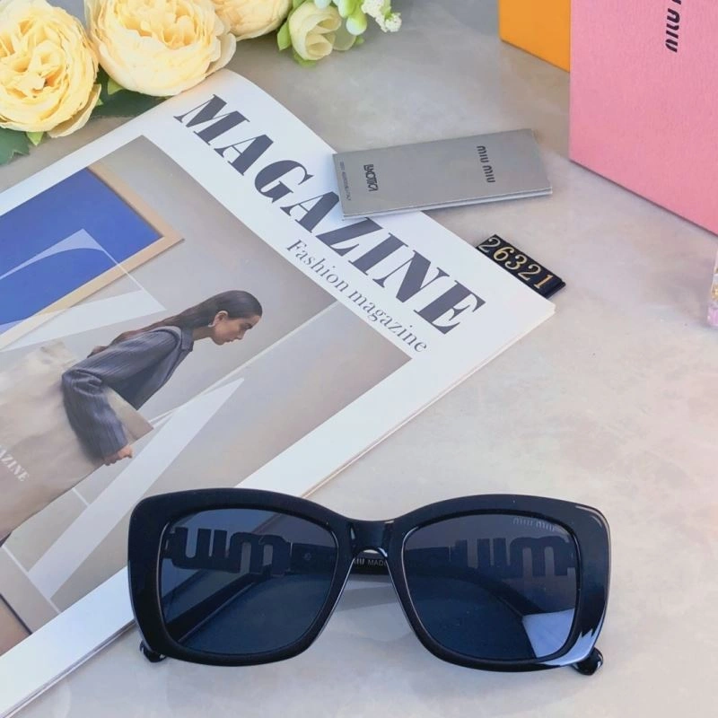 Miu Miu Sunglasses EasyMatch 281535