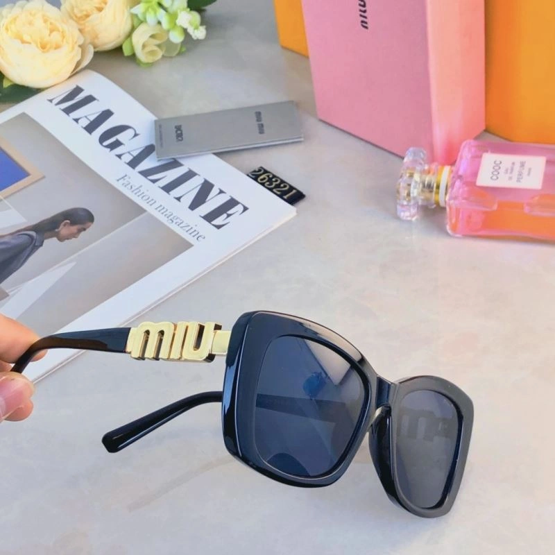 Miu Miu Sunglasses EasyMatch 281535