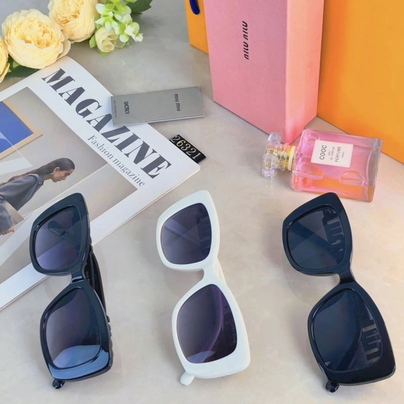 Miu Miu Sunglasses EasyMatch 281535