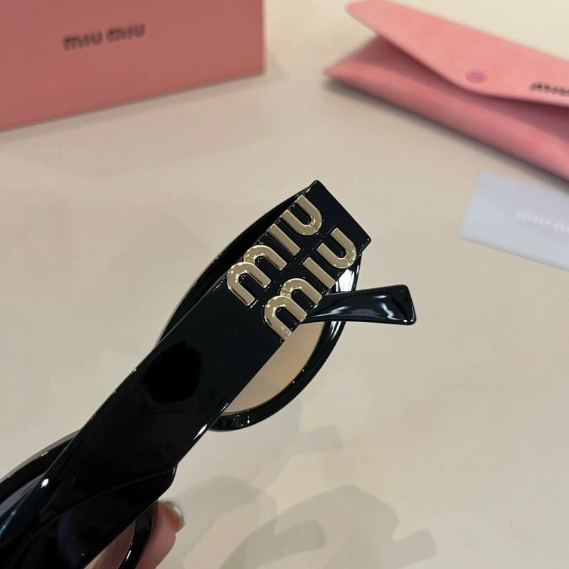Durable Miu Miu Sunglasses 281533