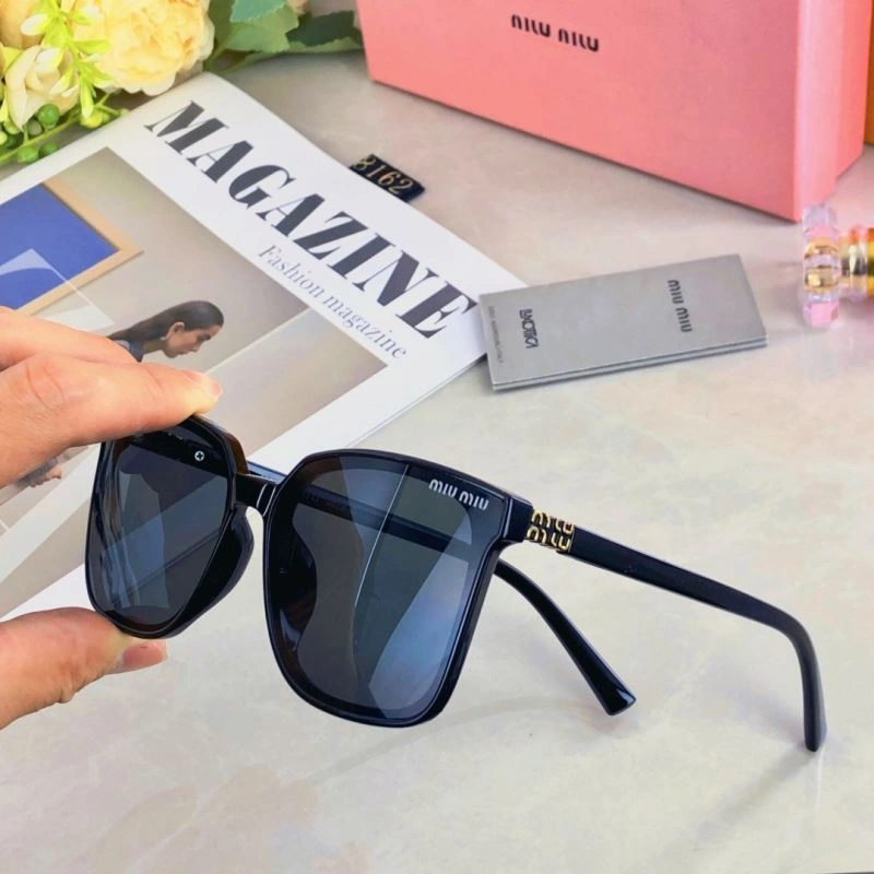 Miu Miu Sunglasses Lightweight 281547
