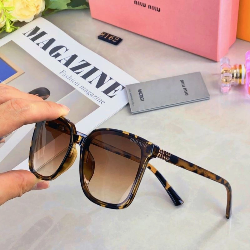 Miu Miu Sunglasses Lightweight 281547