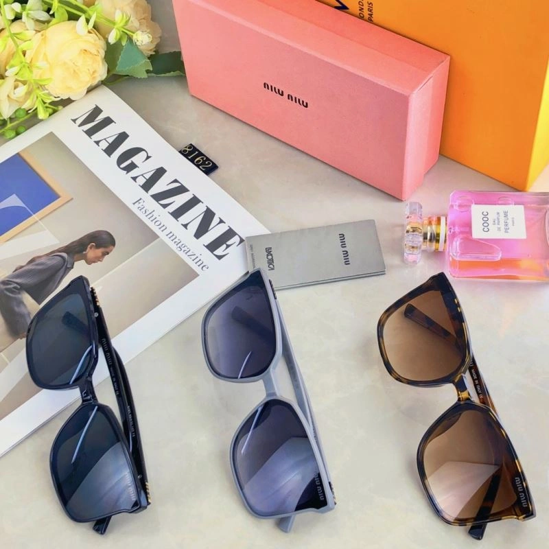Miu Miu Sunglasses Lightweight 281547