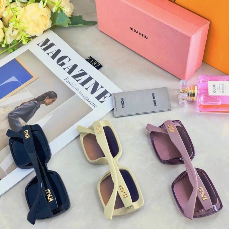 Sleek Miu Miu Sunglasses 281545