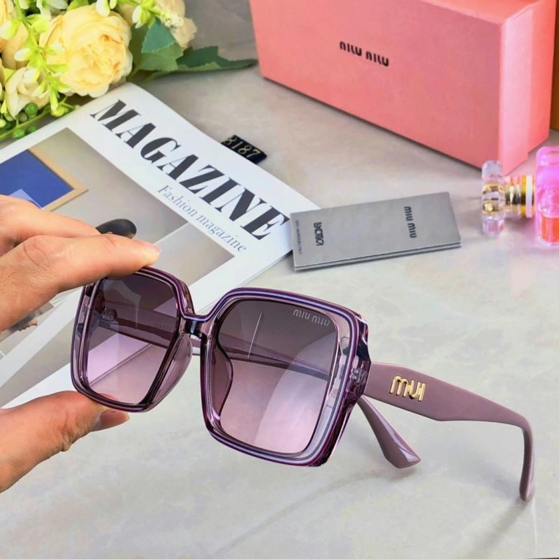 Sleek Miu Miu Sunglasses 281545