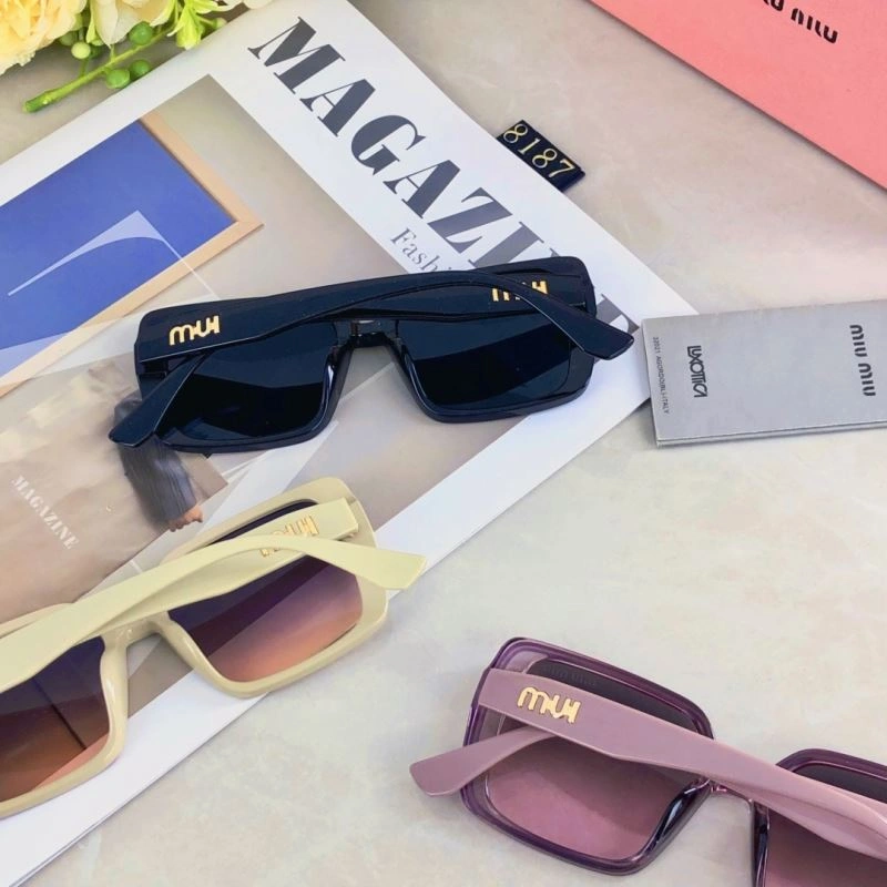 Sleek Miu Miu Sunglasses 281545