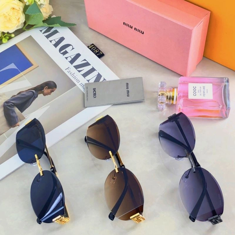Comfortable Miu Miu Sunglasses 281543