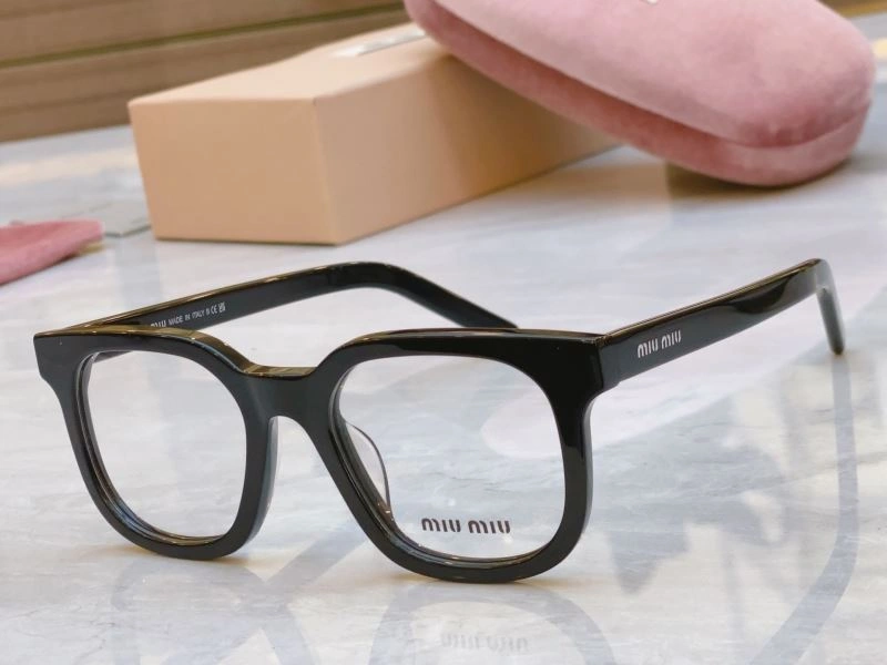 ComfortFit Miu Miu Sunglasses 281546
