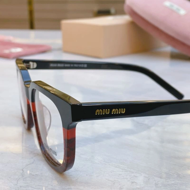 ComfortFit Miu Miu Sunglasses 281546
