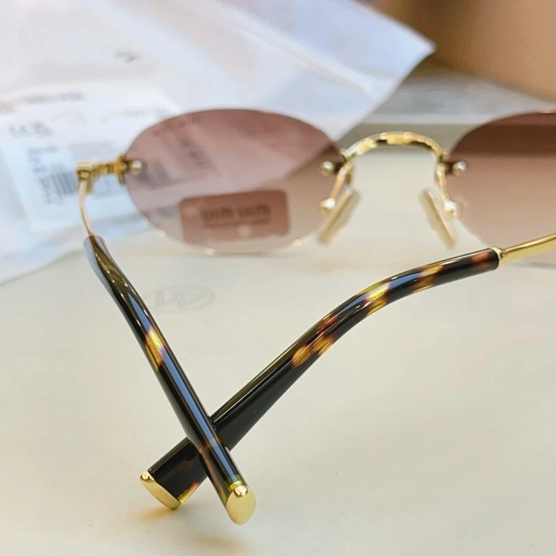 Breathable Miu Miu Sunglasses 281515