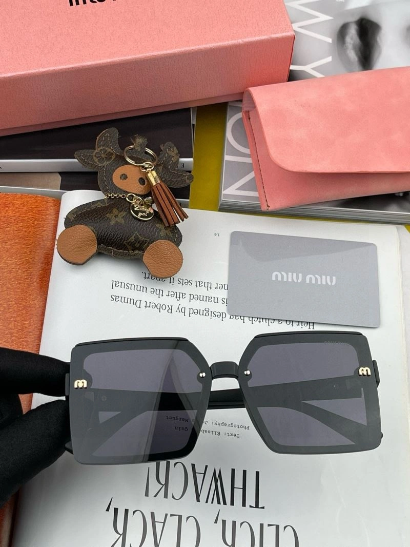 Miu Miu Sunglasses RelaxedFit 281512