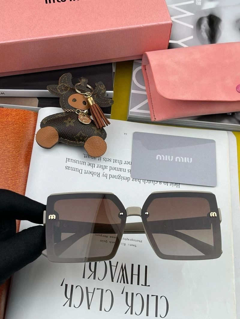 Miu Miu Sunglasses RelaxedFit 281512