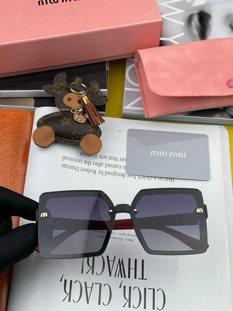 Miu Miu Sunglasses RelaxedFit 281512