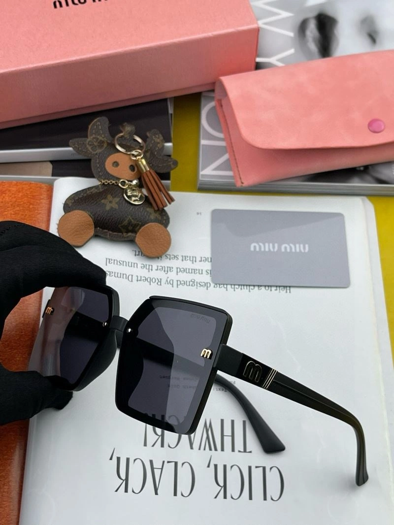 Miu Miu Sunglasses RelaxedFit 281512
