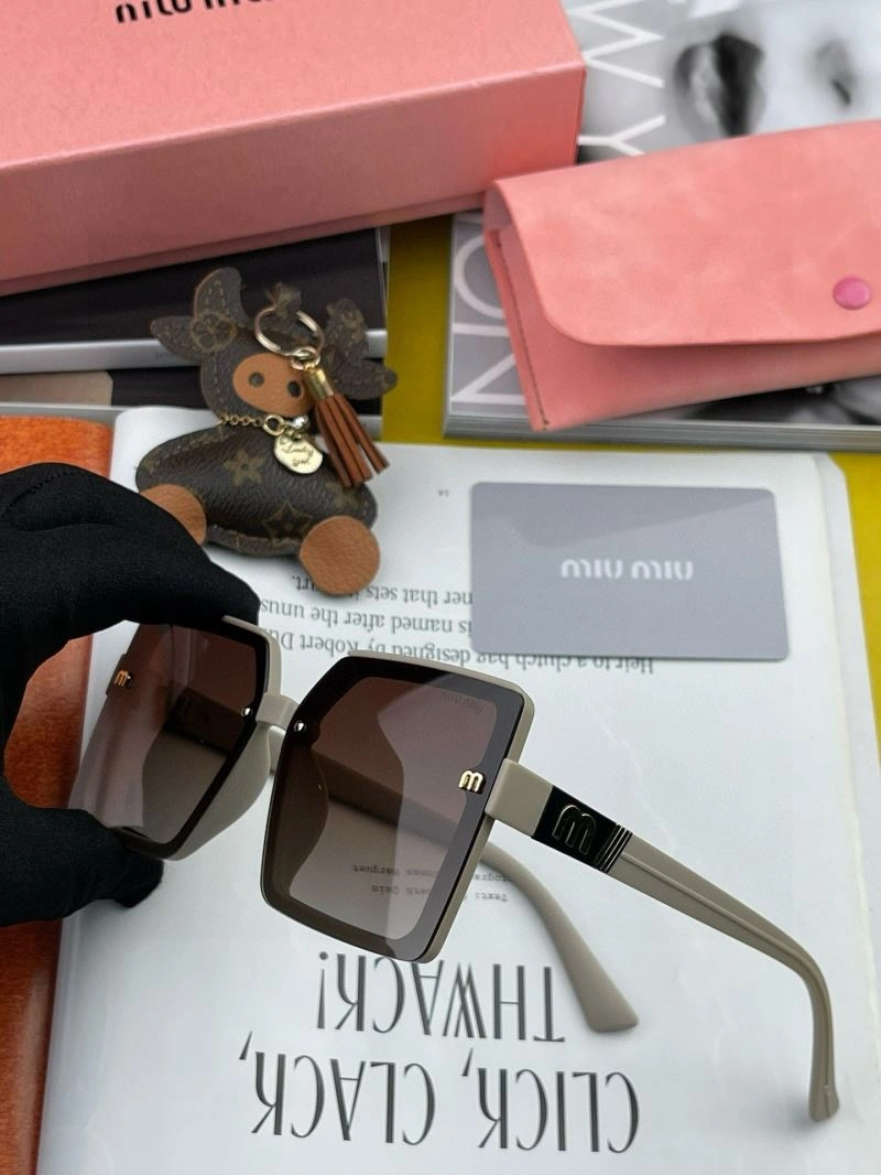 Miu Miu Sunglasses RelaxedFit 281512