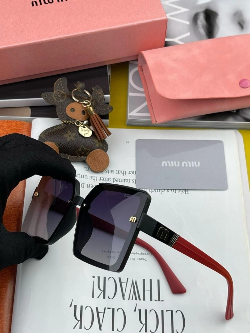 Miu Miu Sunglasses RelaxedFit 281512