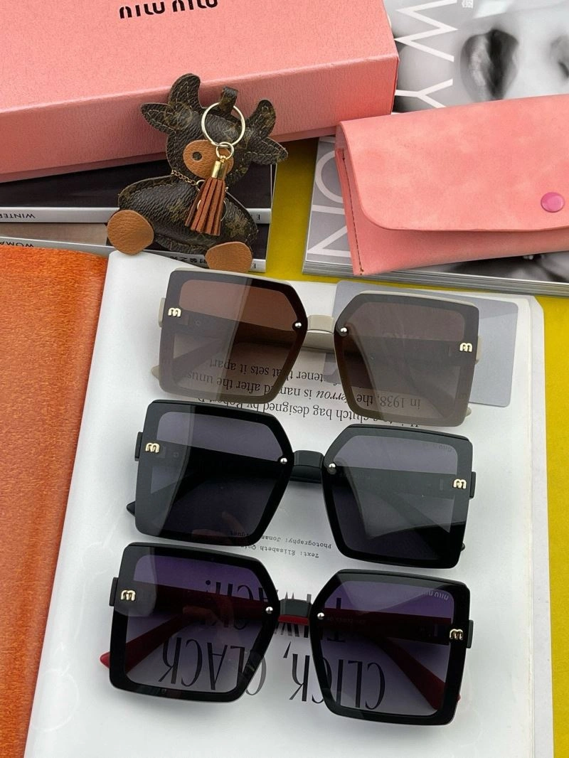 Miu Miu Sunglasses RelaxedFit 281512