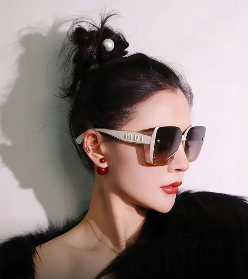 Lightweight Miu Miu Sunglasses 281510