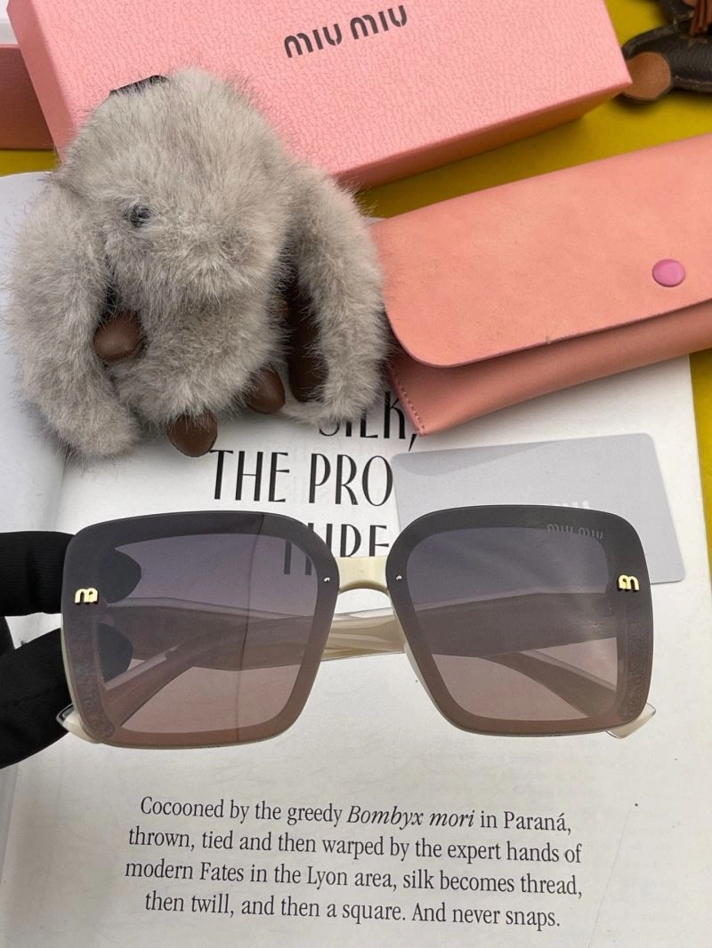 Lightweight Miu Miu Sunglasses 281510