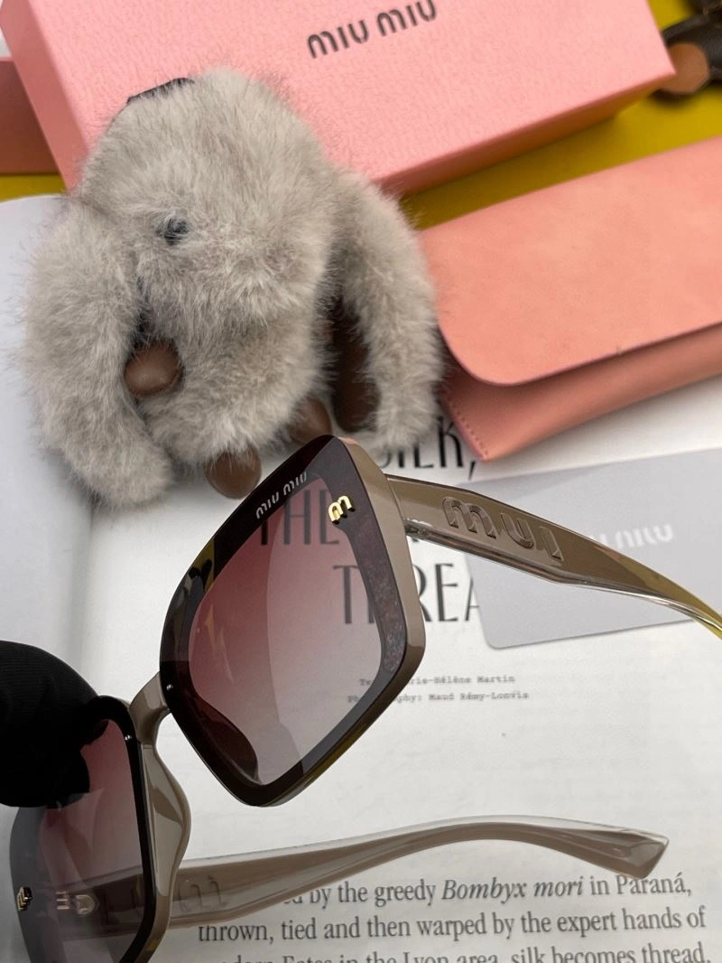 Lightweight Miu Miu Sunglasses 281510