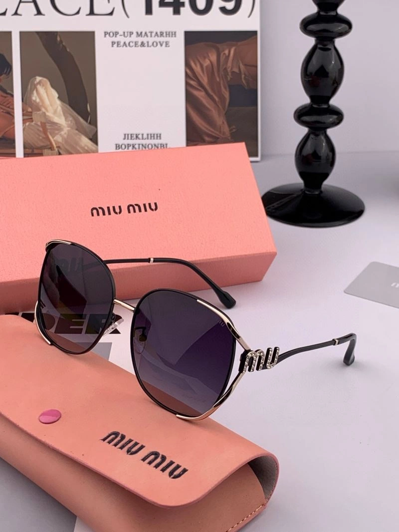 Flexible Miu Miu Sunglasses 281508