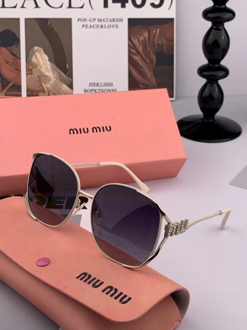 Flexible Miu Miu Sunglasses 281508