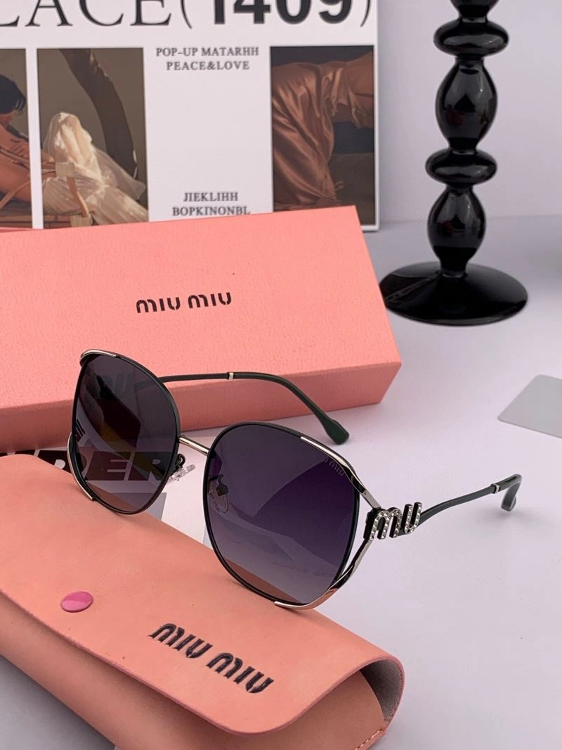 Flexible Miu Miu Sunglasses 281508