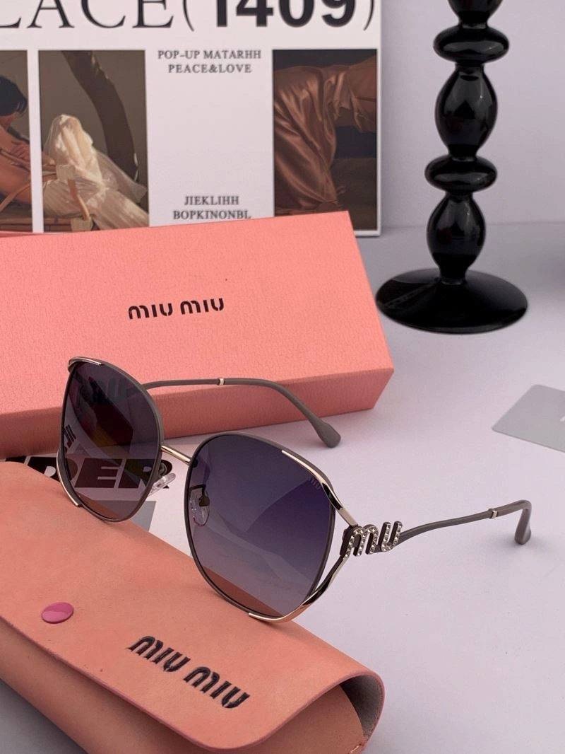 Flexible Miu Miu Sunglasses 281508
