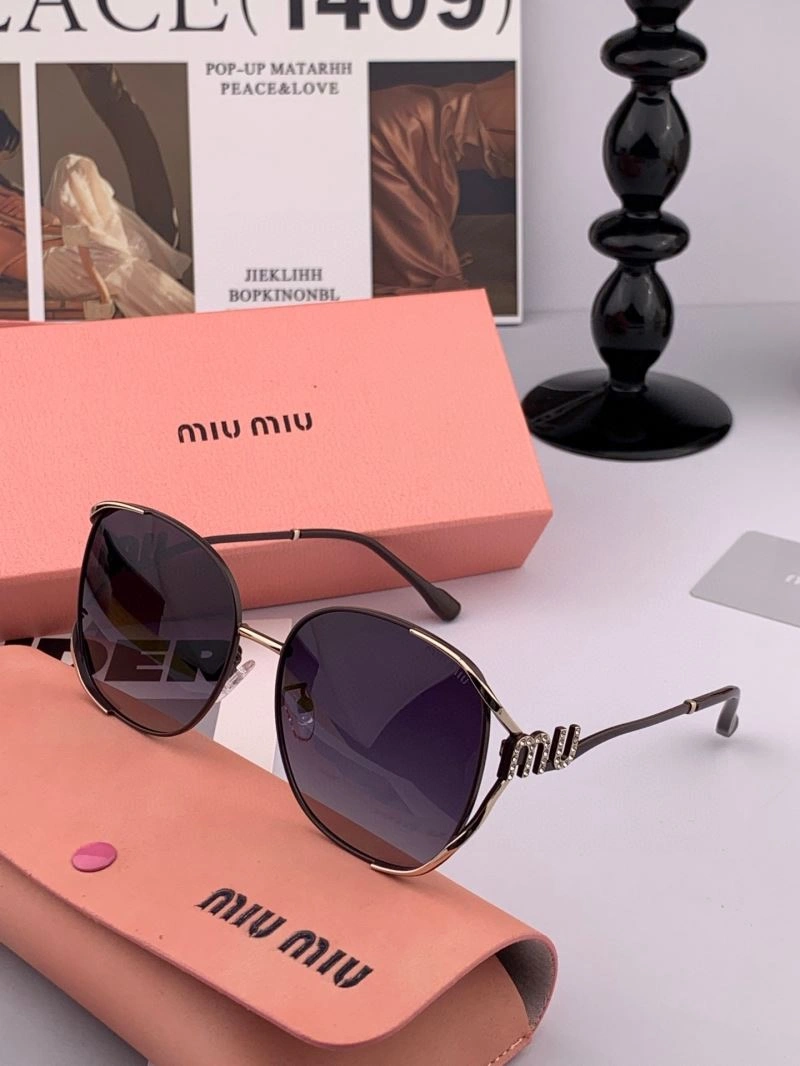 Flexible Miu Miu Sunglasses 281508