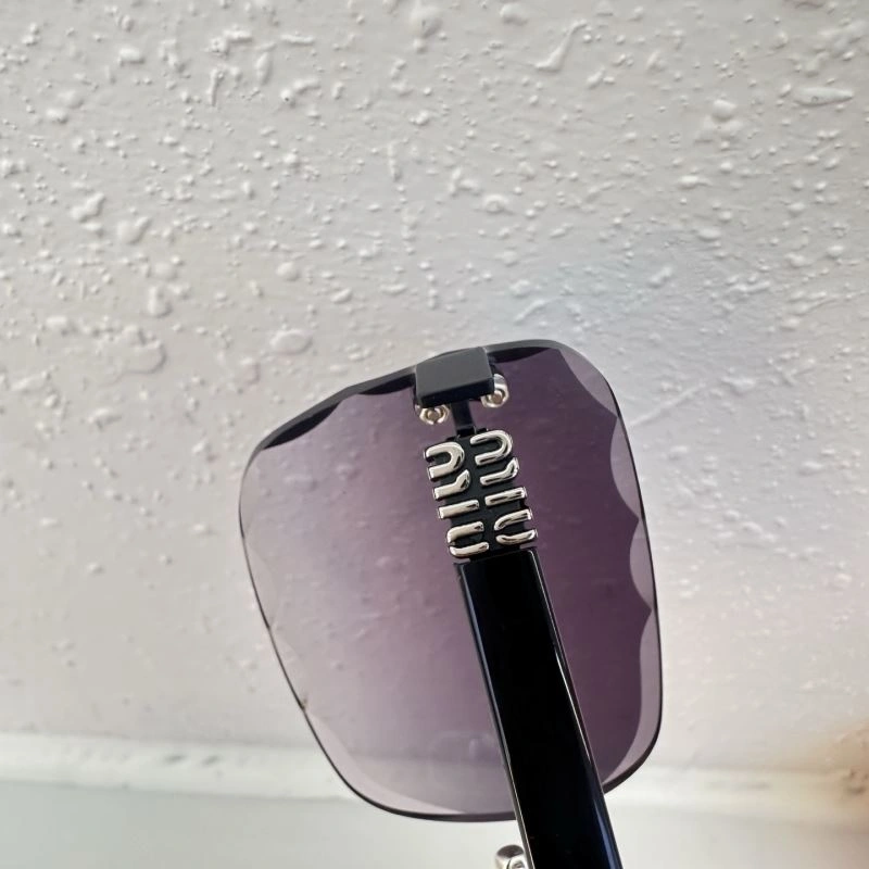 Miu Miu Sunglasses Minimalist 281696