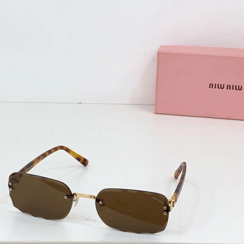 Comfortable Miu Miu Sunglasses 281707