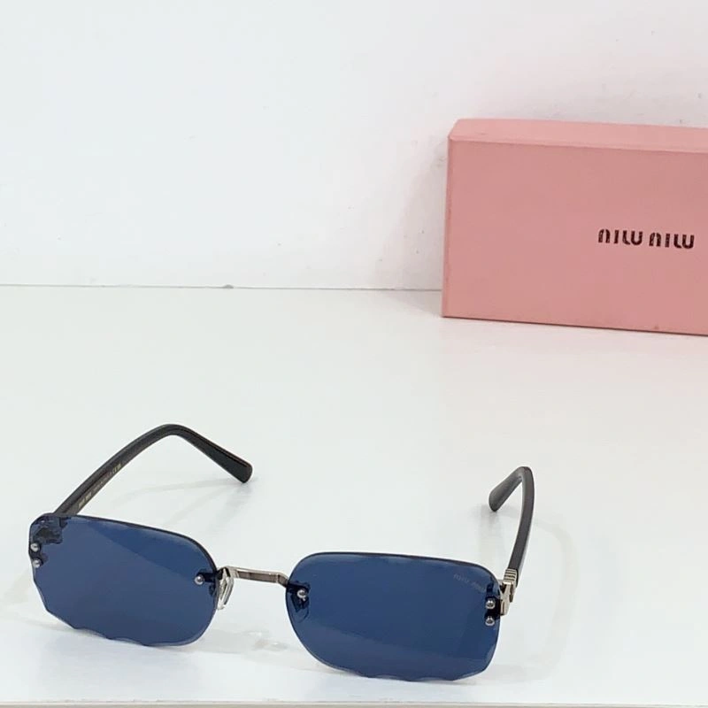 Comfortable Miu Miu Sunglasses 281707