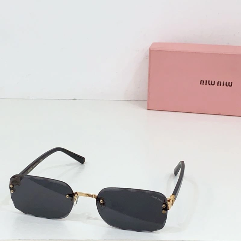 Comfortable Miu Miu Sunglasses 281707