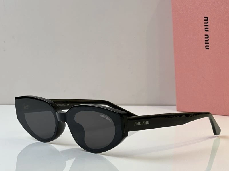 Miu Miu Sunglasses ComfortFit 281677