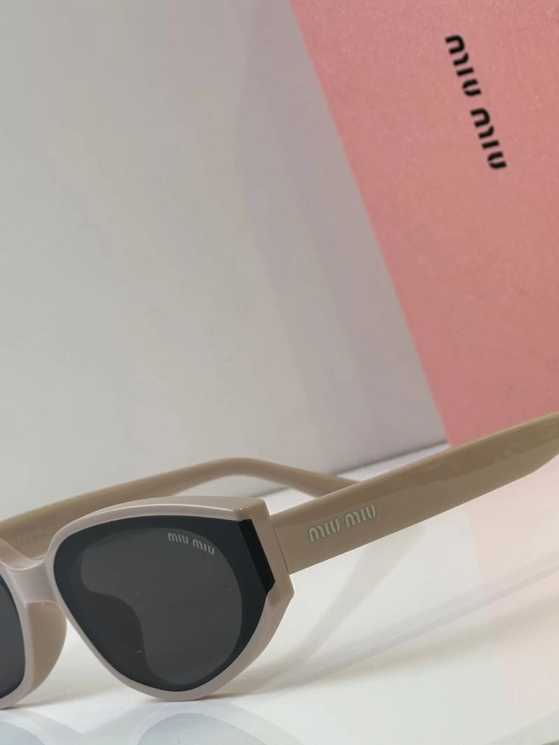 Miu Miu Sunglasses ComfortFit 281677