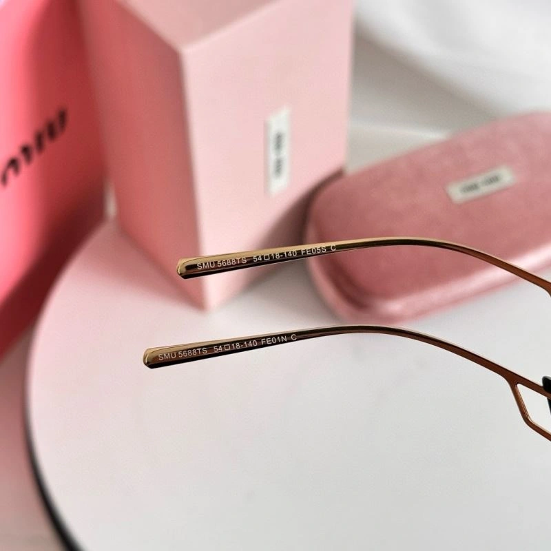 Miu Miu Sunglasses Lightweight 281672