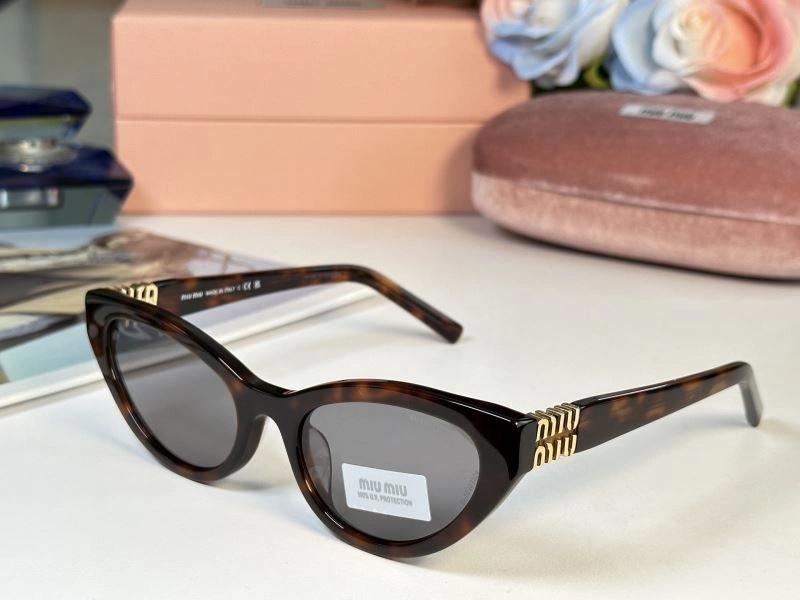 Versatile Miu Miu Sunglasses 281655