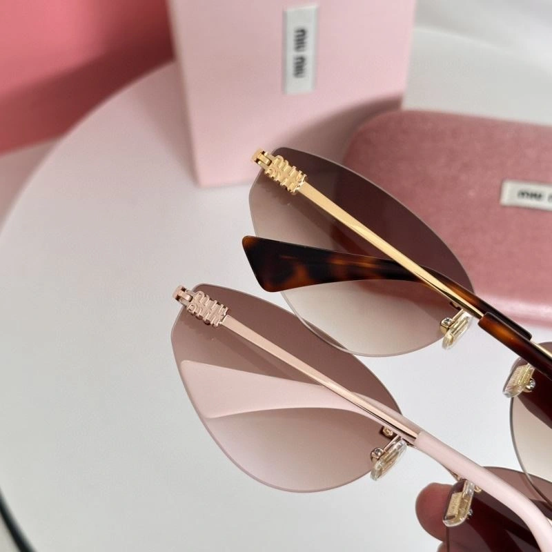 Resilient Miu Miu Sunglasses 281640