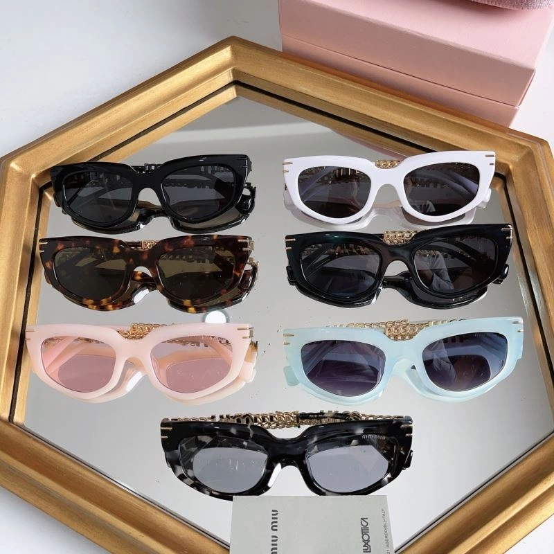 Compact Miu Miu Sunglasses 281637