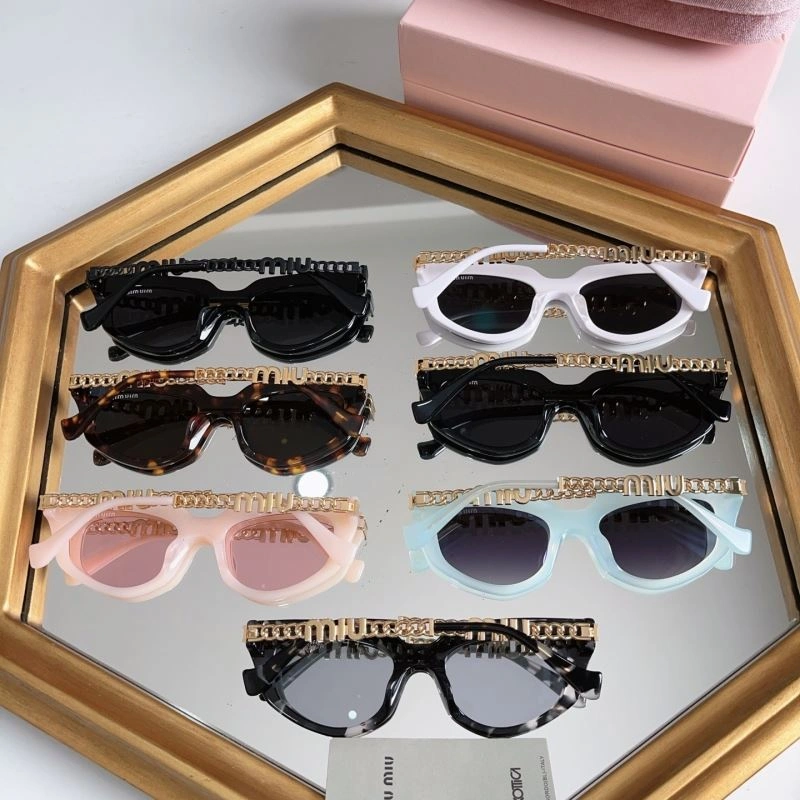 Compact Miu Miu Sunglasses 281637